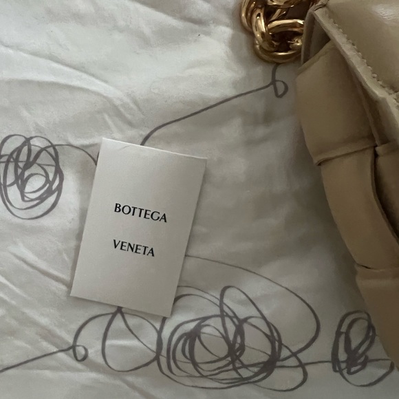 Bottega Veneta Padded Cassette Bag with Chain in Porridge - Picture 4 of 14